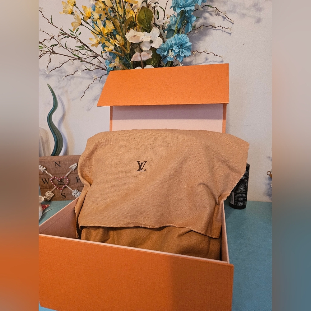 Rare Louis Vuitton Monogram Amazone MM size - Picture 2 of 16